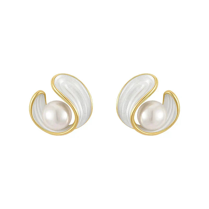 Boucles d'oreilles en or avec opale blanche de luxe et perles élégantes