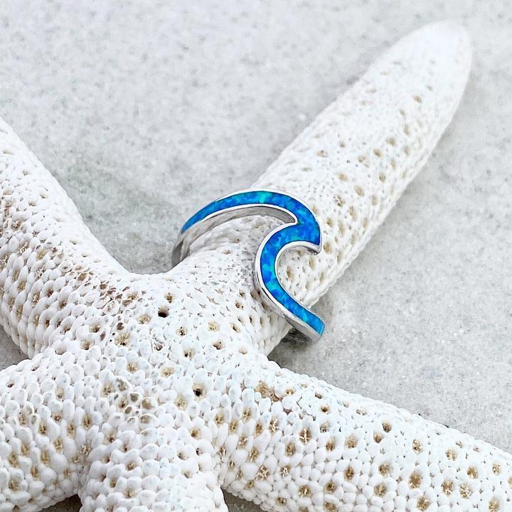 Bague Élégante Vague Marine avec Opale et Design en Argent