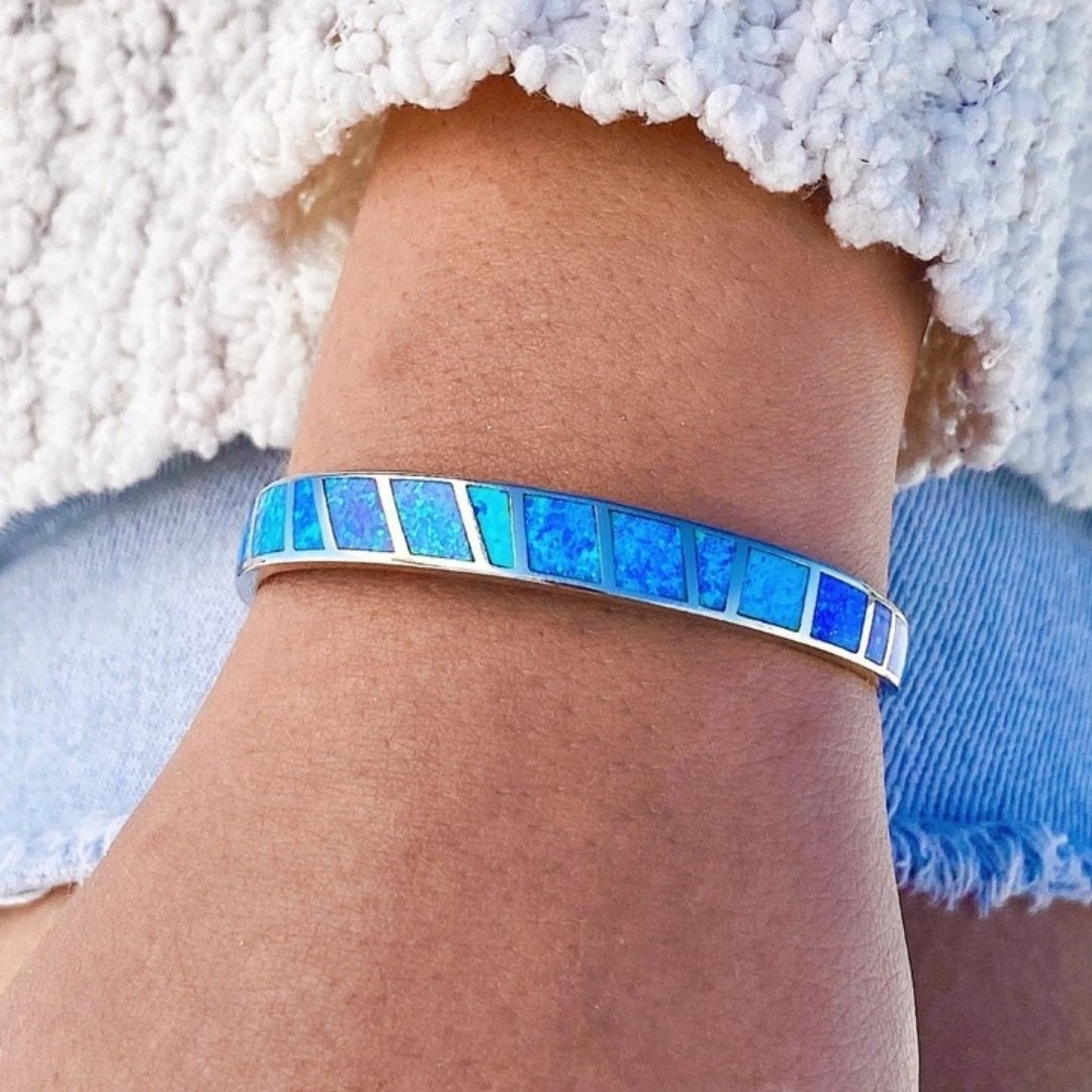Bracelet en argent élégant avec opale bleue exclusive