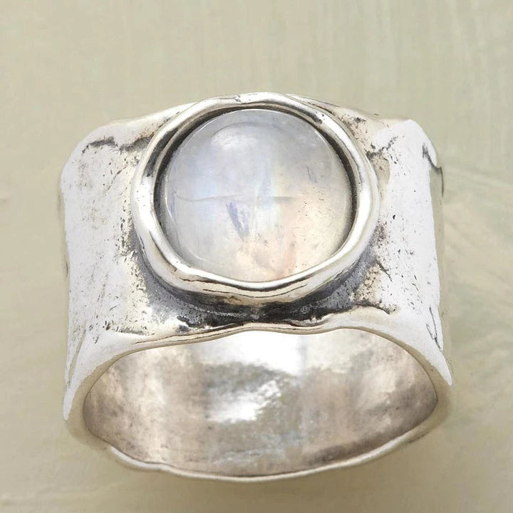 Bague en argent avec pierre de lune élégante pour un style intemporel