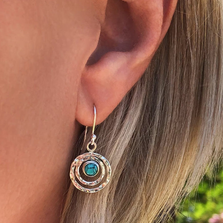Boucles d'oreilles Boho Saturne élégantes ornées de Turquoise naturelle
