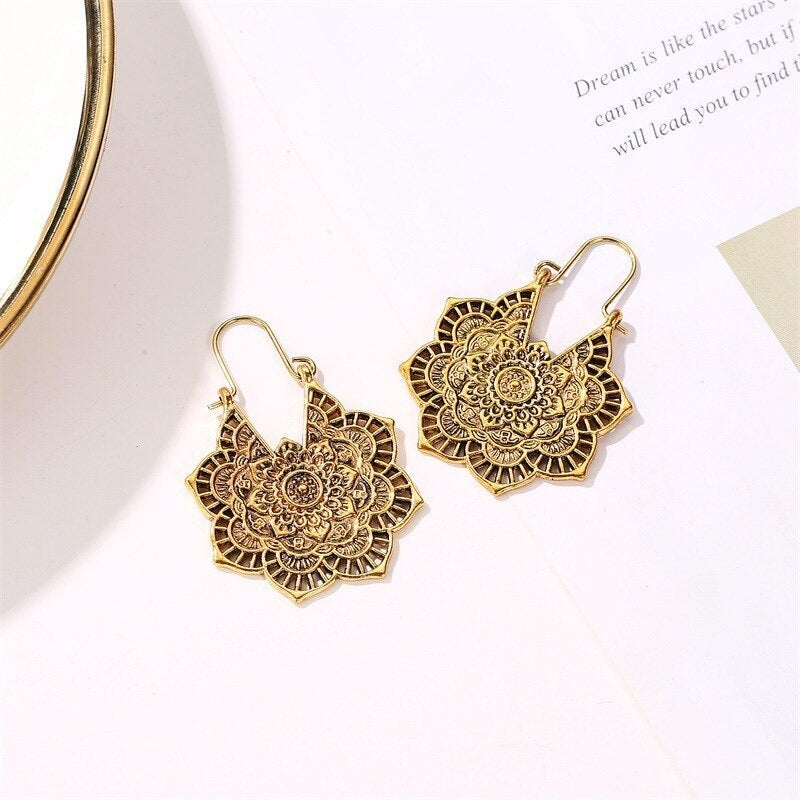 Boucles d'oreilles Mandala Lotus : Élégance et Sophistication