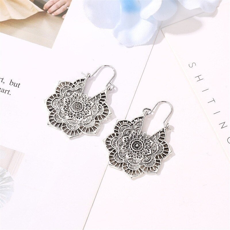 Boucles d'oreilles Mandala Lotus : Élégance et Sophistication