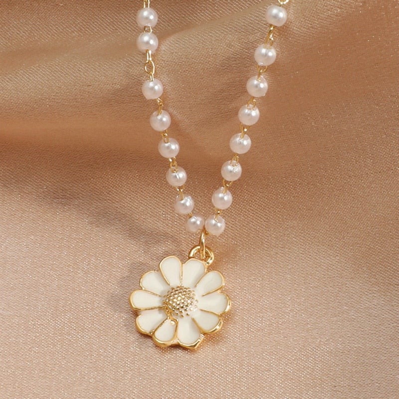Collier pendentif élégant perle marguerite