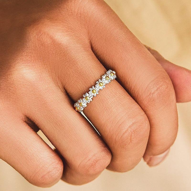 Bague Ajustable en Argent avec Charme Marguerite Élégante