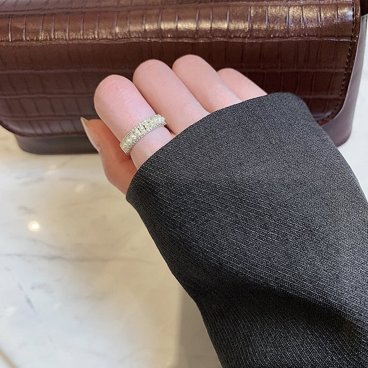 Bague de luxe en perles et or au design exclusive élégante