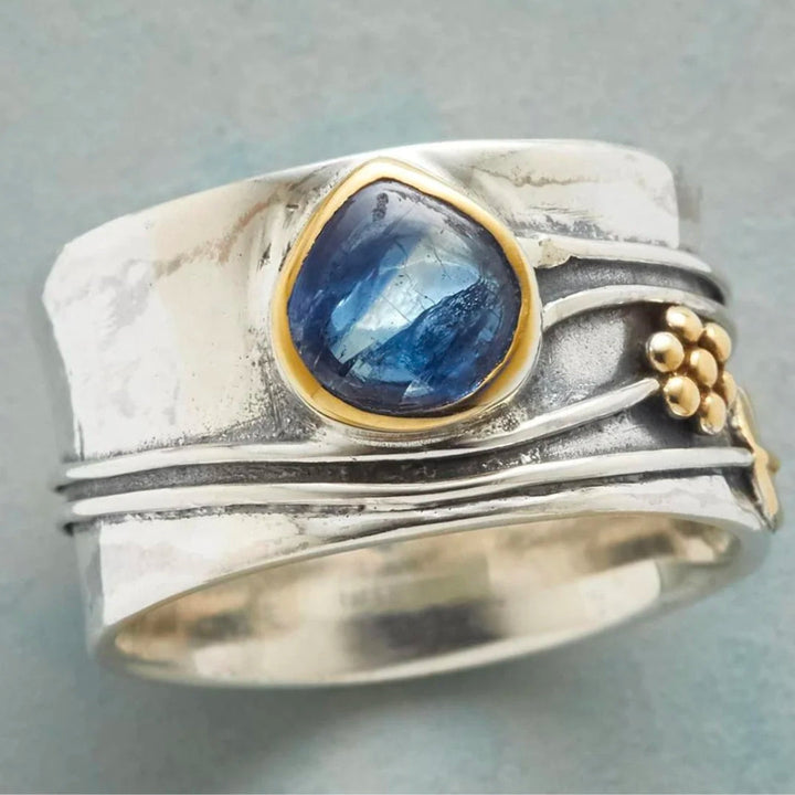 Bague Bohème en Argent Élégante avec une Pierre Précieuse Bleue Impressionnante
