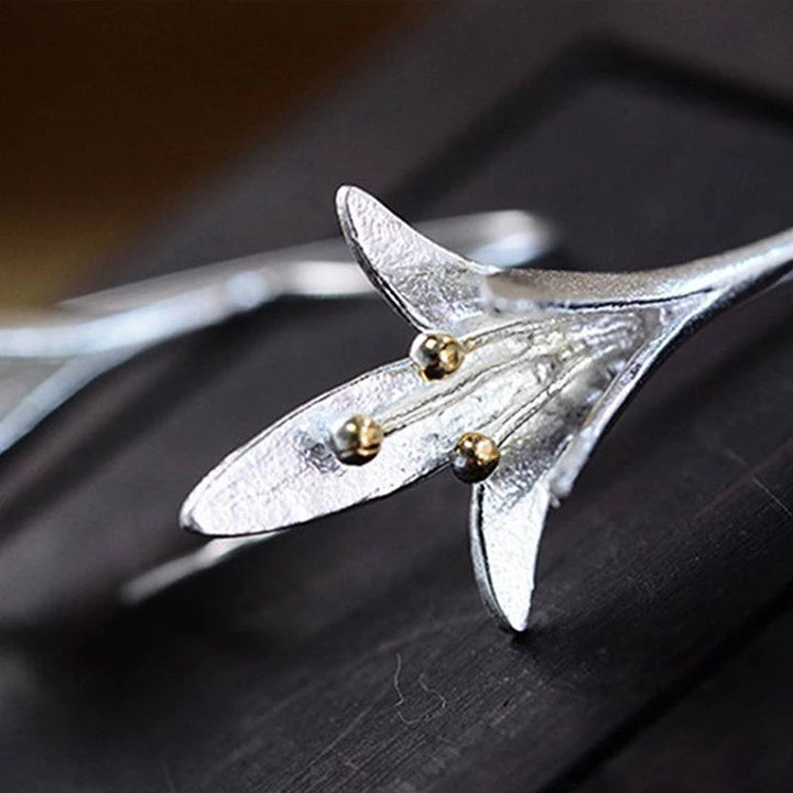 Blossom - Boucles d'oreilles florales en argent élégantes pour un look stylé