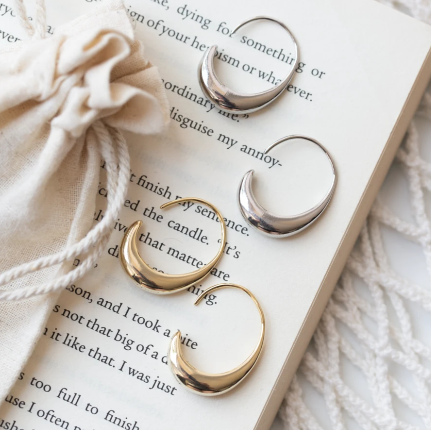 Boucles d'oreilles élégantes en or et en argent pour un style sophistiqué