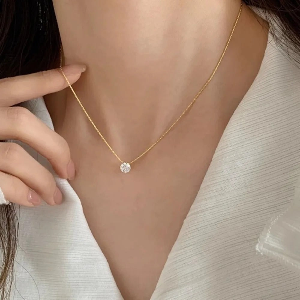 Collier élégant Cléa en pierres de moissanite pour un look sophistiqué