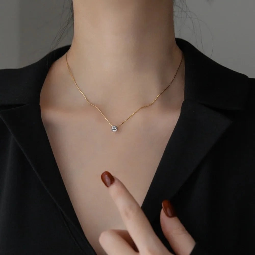 Collier élégant Cléa en pierres de moissanite pour un look sophistiqué
