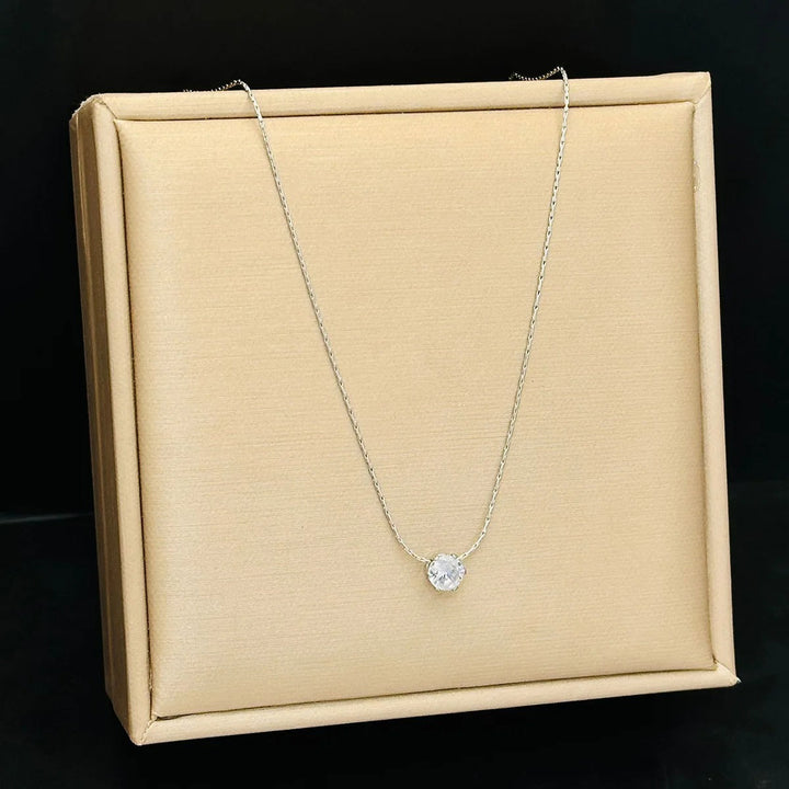 Collier élégant Cléa en pierres de moissanite pour un look sophistiqué
