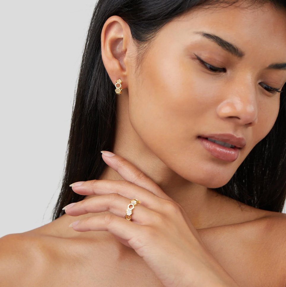 Bague en cristal d'or élégante et brillante