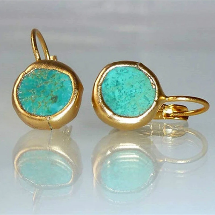 Boucles d'oreilles élégantes en or avec des accents de pierre de turquoise éblouissante
