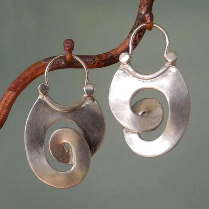 Élégance Inébranlable : Boucles d'oreilles en argent en spirale spéciale
