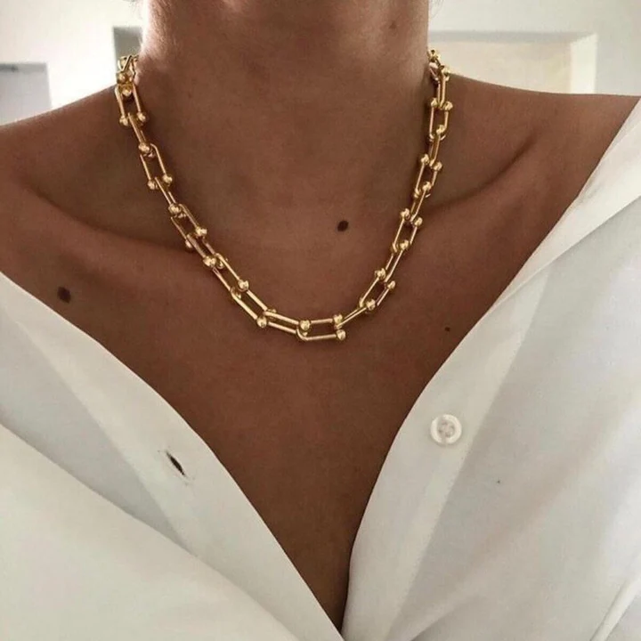 Collier Exclusif en Chaîne Dorée Élégante