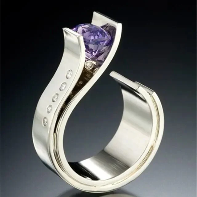 Bague en argent vintage avec cristal violet élégant