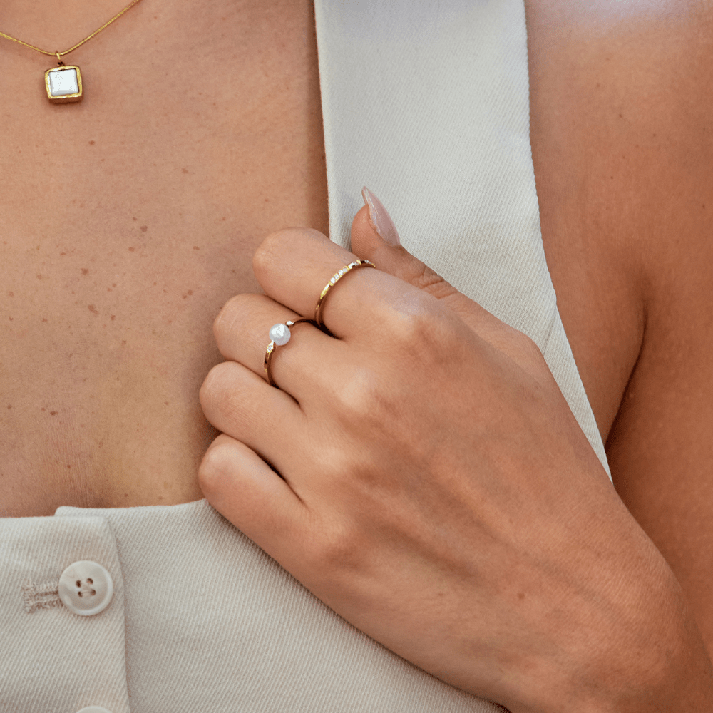 Bague élégante en perles d'eau douce avec éclat brillant