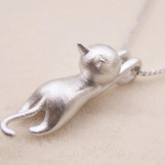 Collier pendentif élégant en argent avec chat